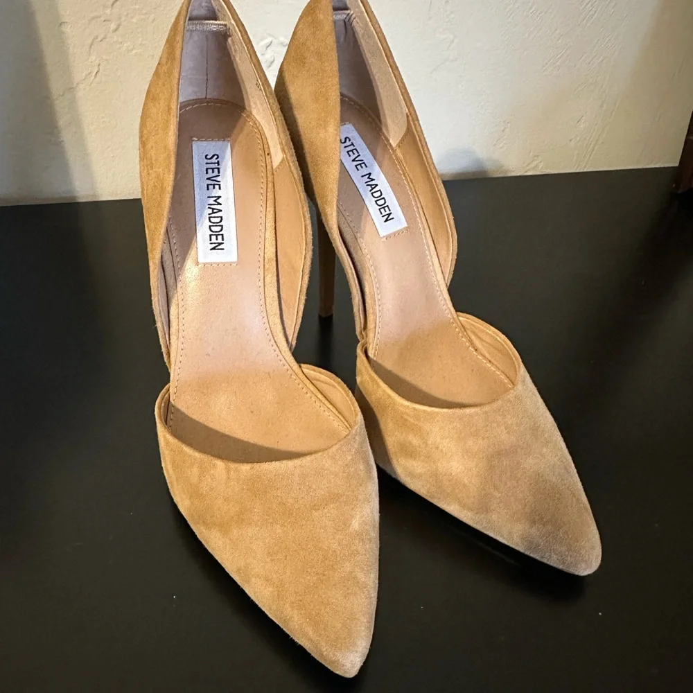 Steve Madden Suede Tan Heels - Picture 3 of 3